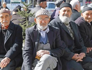 Emekli olmayı bekleyenlere kötü haber! Şartlar değişiyor