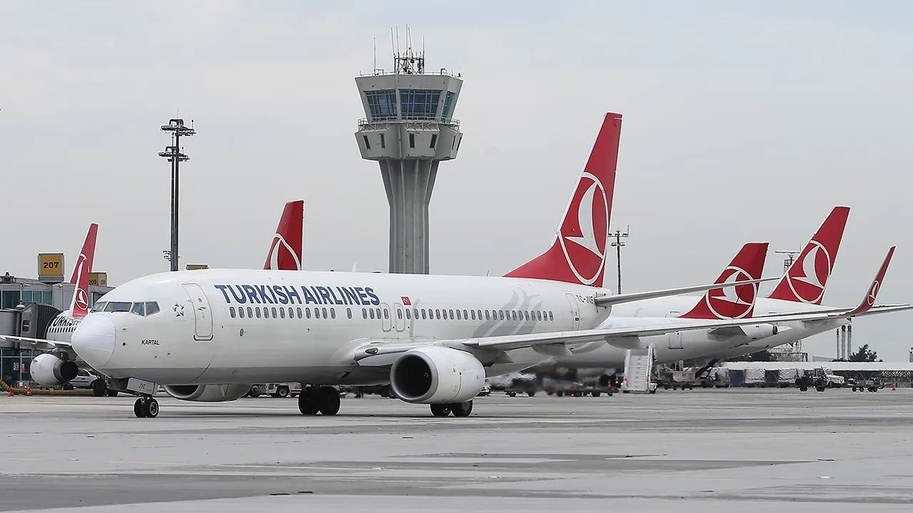 THY, üniversite öğrencilerinin eğitimleri sırasında yarı zamanlı çalışmalarına imkan tanıyan "Take-Off 101" yetenek programının başvurularının başladığını duyurdu.
